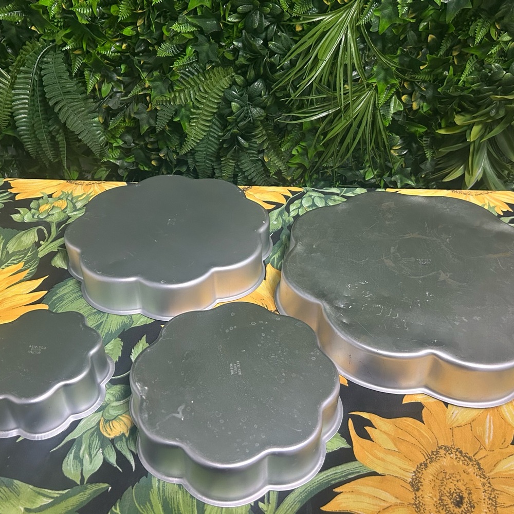 Silver Floral Nesting Cake Pan Set of 4- Home Kitchen Bakeware - Picture 3 of 13